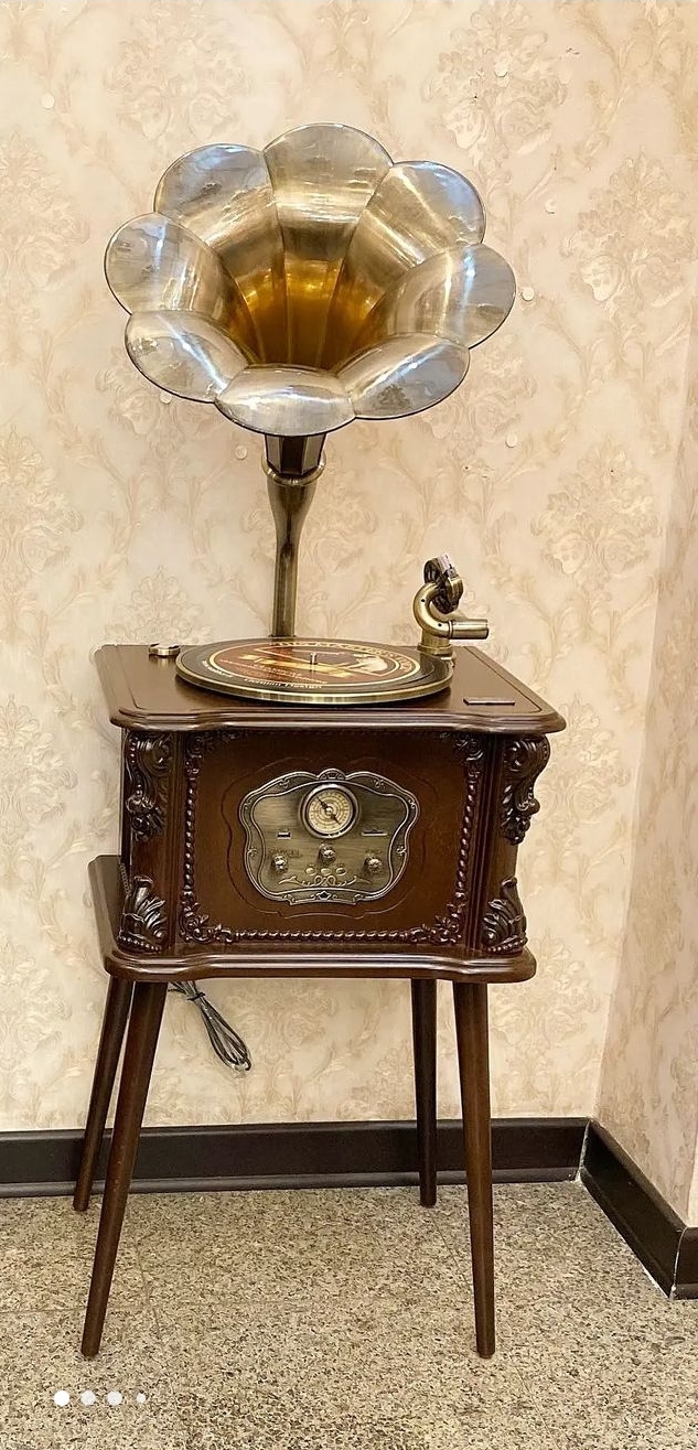 گرامافون پايه دار 2010والتر